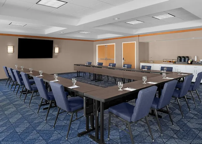 Courtyard By Marriott West/avondale Hotel 3*