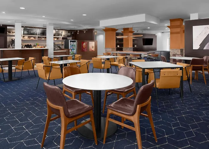 Courtyard By Marriott West/avondale Hotel 3*