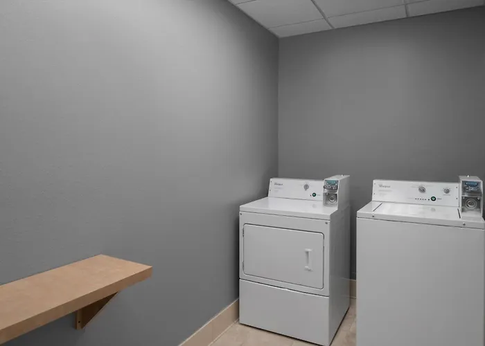 Courtyard By Marriott West/avondale 3*
