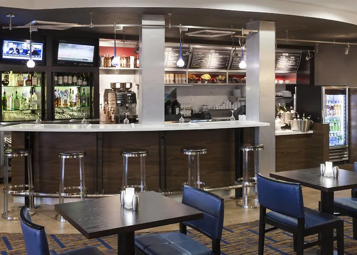 Courtyard By Marriott West/avondale Hotel