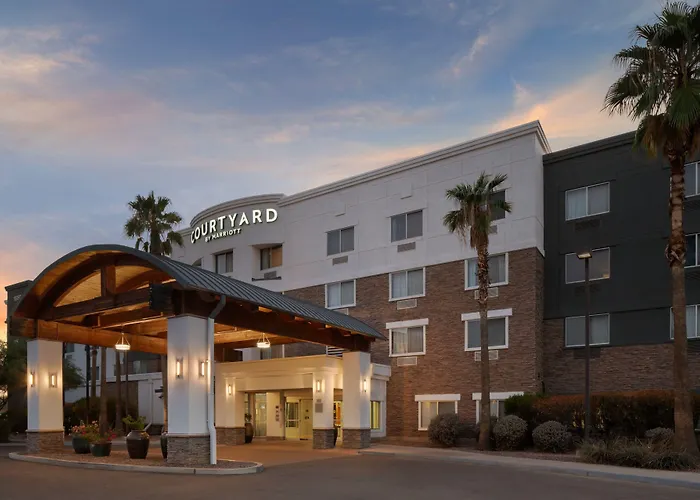 Courtyard By Marriott West/avondale 3*