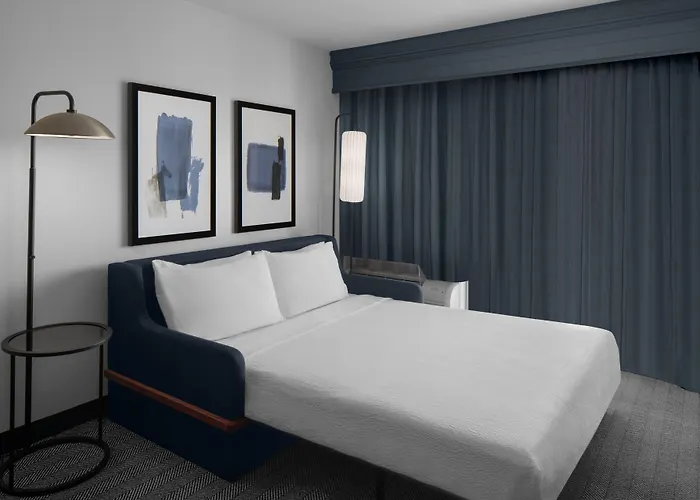 Courtyard By Marriott West/avondale Hotel 3*
