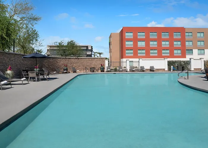 Courtyard By Marriott West/avondale Hotel