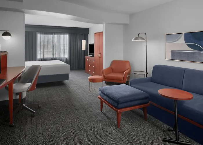 Courtyard By Marriott West/avondale Hotel 3*