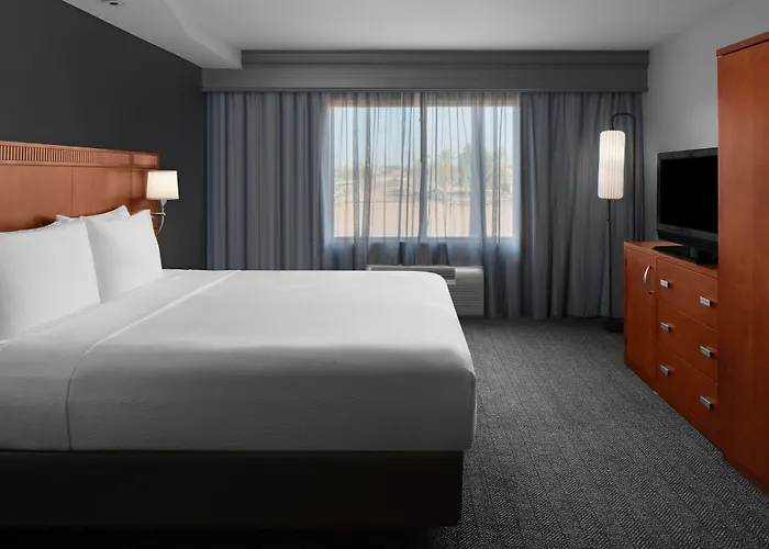 Courtyard By Marriott West/avondale Hotel
