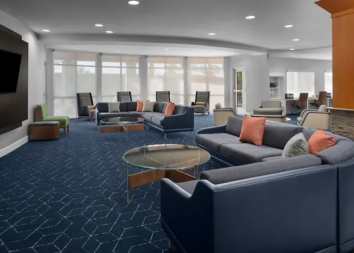 Courtyard By Marriott West/avondale Hotel 3*